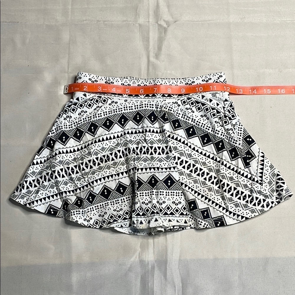 PLACE Geometric Black and White Skirt - Picture 4 of 8